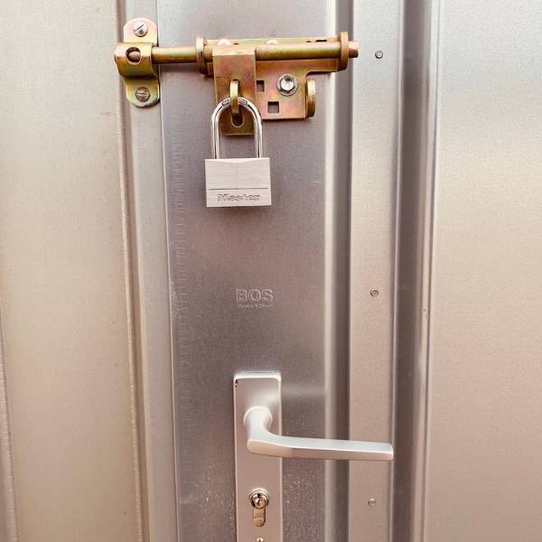 Every container comes with a build in lock and door handle. Additionally, a self-storage latch can be assembled to aid in rental process.